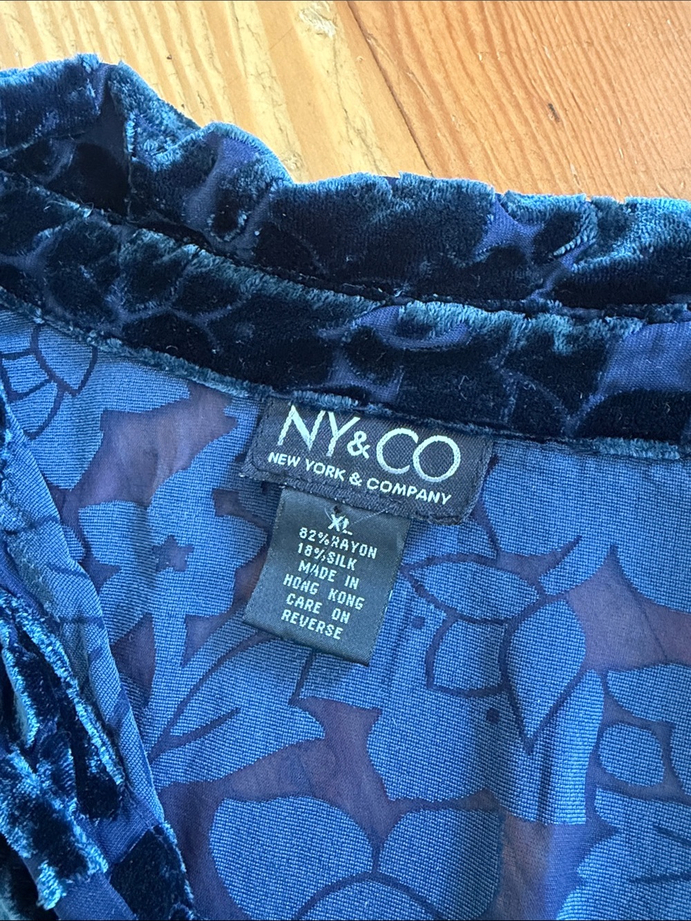 NY & CO Long Sleeve Navy Blue Velvet Burnout Top XL - Picture 5 of 5